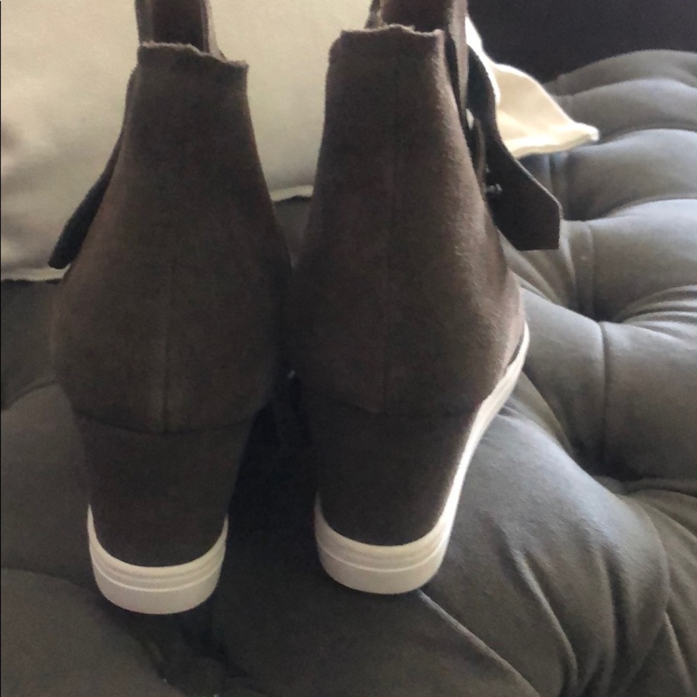 L.Paola Wedges - Picture 2 of 4
